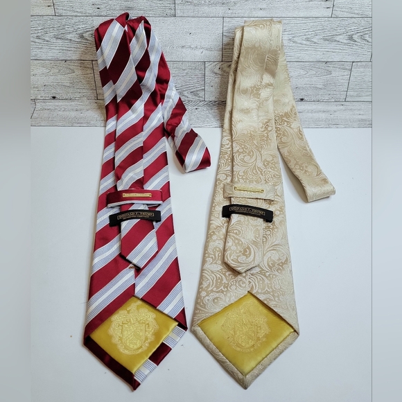 Lot 2 Donald Trump 100% Silk Neckties Red White+Cream Signature Collection Read - Picture 2 of 15